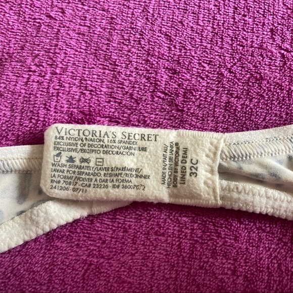 VS lightly-lined demi bra 32C - Picture 5 of 5